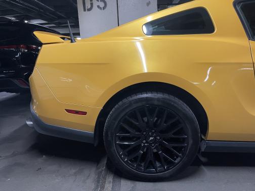 Photo 5 of 29 of 2011 Ford Mustang GT Premium