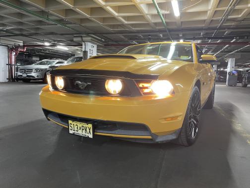 Photo 4 of 29 of 2011 Ford Mustang GT Premium