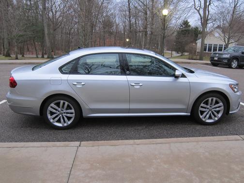 2019 Volkswagen Passat 2.0T Wolfsburg Edition