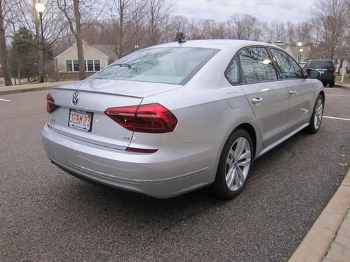 2019 Volkswagen Passat 2.0T Wolfsburg Edition