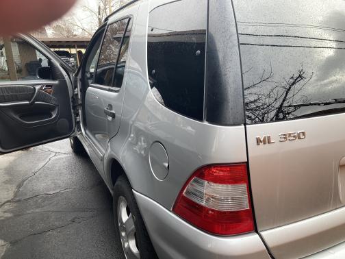 Photo 2 of 11 of 2004 Mercedes-Benz M-Class ML 350 4MATIC