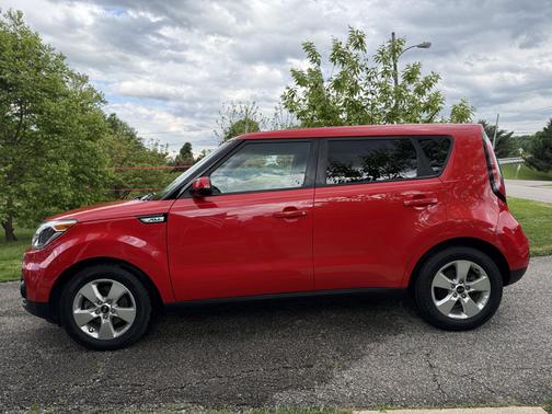 Red 2019 Kia Soul Base
