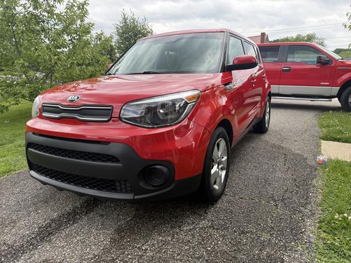 Red 2019 Kia Soul Base