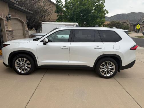 White 2024 Toyota Grand Highlander Platinum
