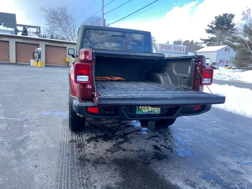 2022 Jeep Gladiator Sport S