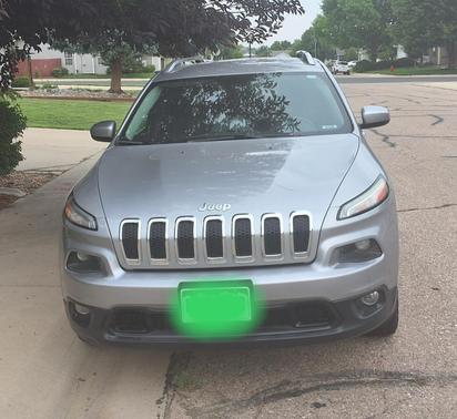 Silver 2017 Jeep Cherokee Latitude