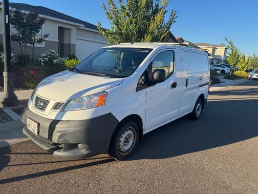 White 2017 Nissan NV200 S
