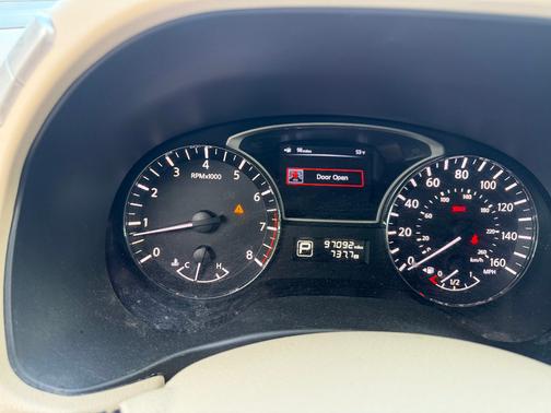 Beige 2013 Nissan Pathfinder SV