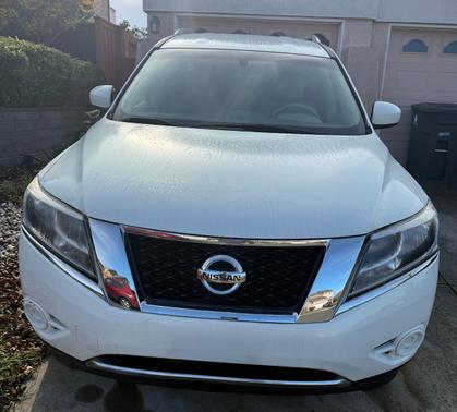 Beige 2013 Nissan Pathfinder SV