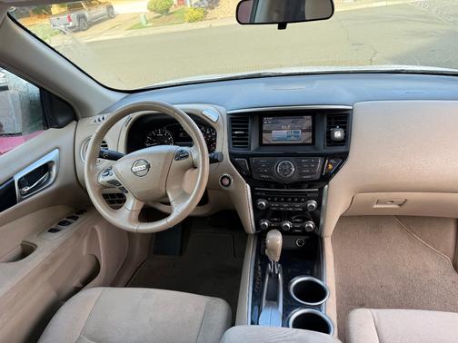 Beige 2013 Nissan Pathfinder SV