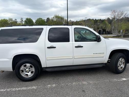 White 2010 Chevrolet Suburban 1500 LS