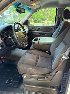 White 2010 Chevrolet Suburban 1500 LS