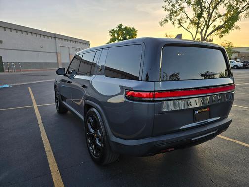 2025 Rivian R1S Adventure Dual-Motor Max Pack