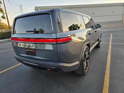 2025 Rivian R1S Adventure Dual-Motor Max Pack