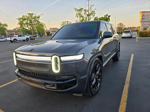 2025 Rivian R1S Adventure Dual-Motor Max Pack
