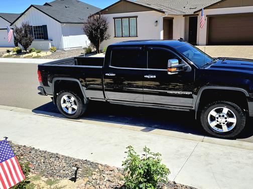 Black 2016 GMC Sierra 2500 Denali