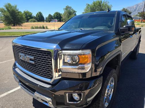 Black 2016 GMC Sierra 2500 Denali