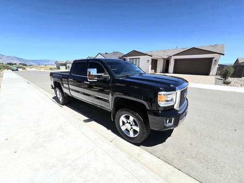 Black 2016 GMC Sierra 2500 Denali