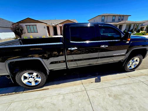 Black 2016 GMC Sierra 2500 Denali