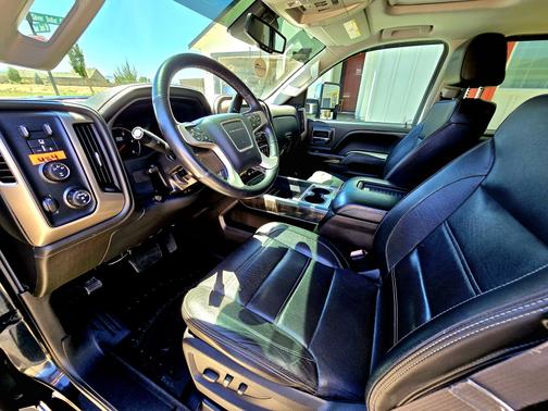 Black 2016 GMC Sierra 2500 Denali