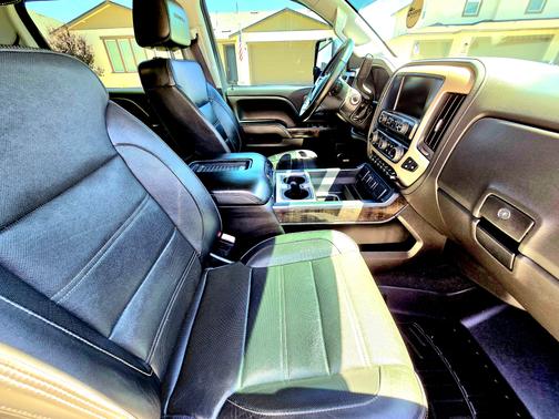 Black 2016 GMC Sierra 2500 Denali