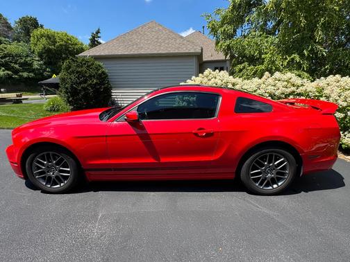 Red 2014 Ford Mustang V6 Premium