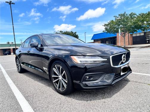2021 Volvo S60 T5 Momentum