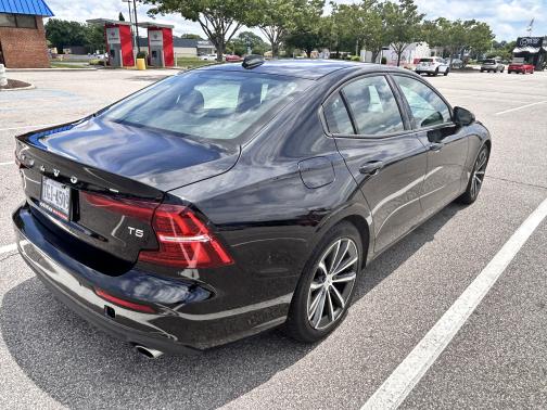 2021 Volvo S60 T5 Momentum