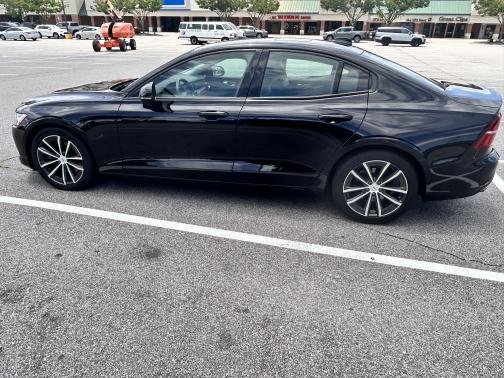2021 Volvo S60 T5 Momentum