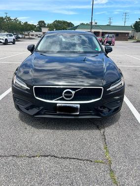 2021 Volvo S60 T5 Momentum