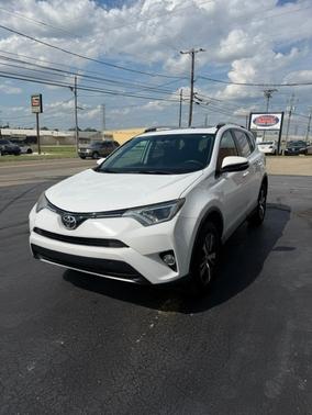 White 2016 Toyota RAV4 XLE