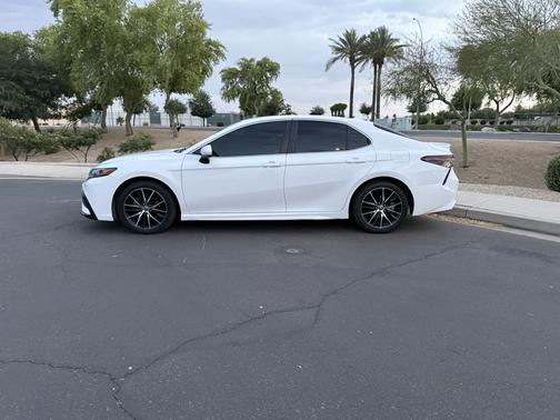 White 2021 Toyota Camry SE