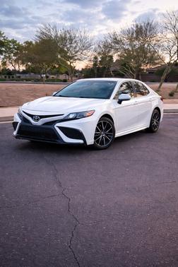 White 2021 Toyota Camry SE