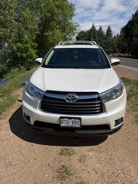 White 2016 Toyota Highlander XLE
