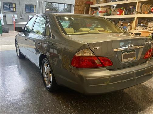 Green 2003 Toyota Avalon XLS