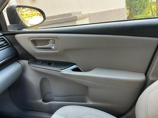 Black 2017 Toyota Camry LE