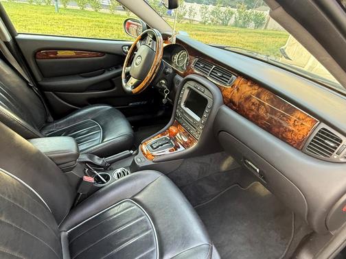 Black 2007 Jaguar X-Type 3