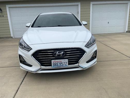 White 2019 Hyundai SONATA SE