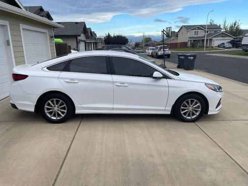 White 2019 Hyundai SONATA SE