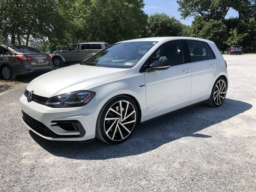 Photo 3 of 22 of 2018 Volkswagen Golf R 4-Door w/DCC & Navigation