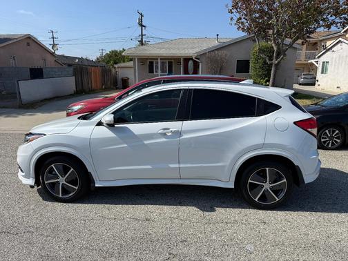 White 2019 Honda HR-V Touring