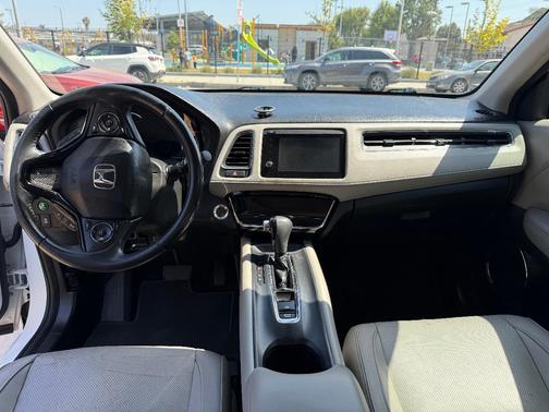 White 2019 Honda HR-V Touring