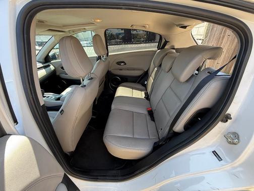 White 2019 Honda HR-V Touring