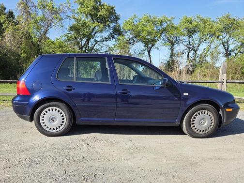 Blue 2002 Volkswagen Golf GLS TDI
