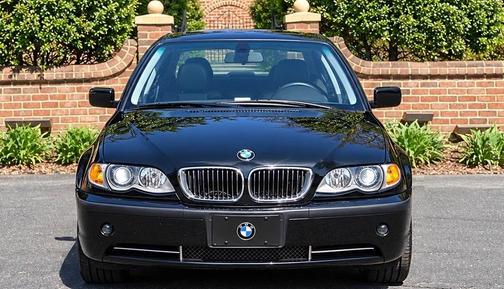 Black 2002 BMW 330 xi