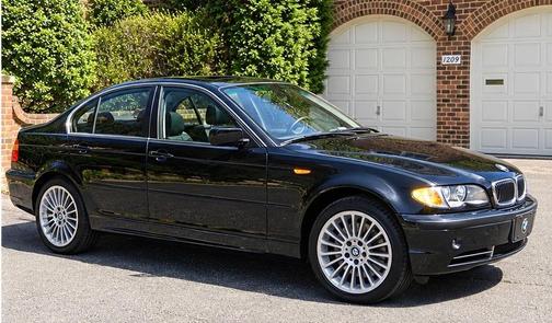 Black 2002 BMW 330 xi