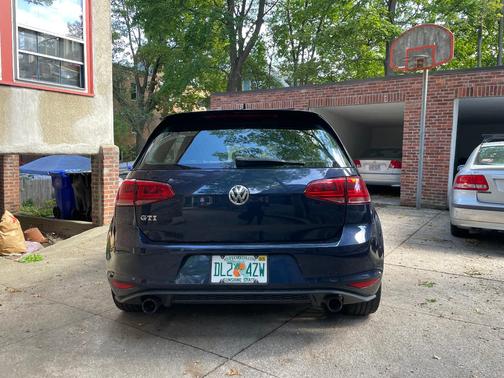 Blue 2016 Volkswagen Golf GTI 2.0T SE 4-Door