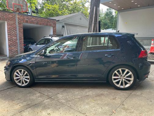 Blue 2016 Volkswagen Golf GTI 2.0T SE 4-Door