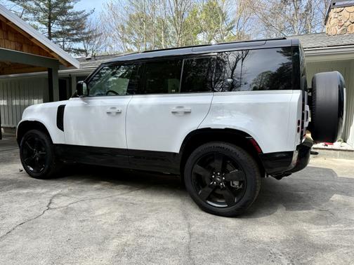 2024 Land Rover Defender 110 P400 X-Dynamic SE