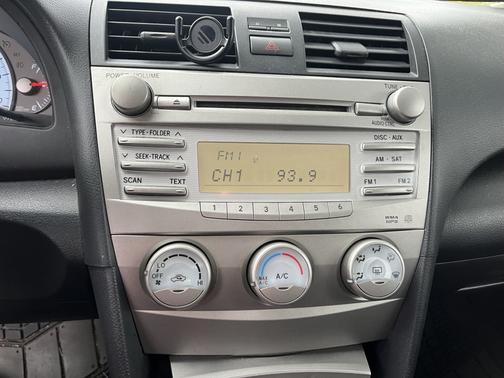 2010 Toyota Camry LE